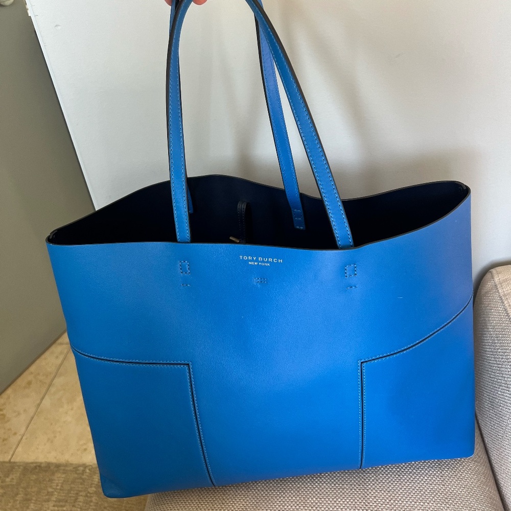 Tory Burch 2 piece block T Blue leather Tote Bag with Pouch